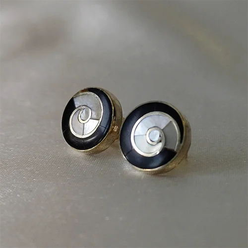 Spiral Nacre Onyx stud Earrings (S)